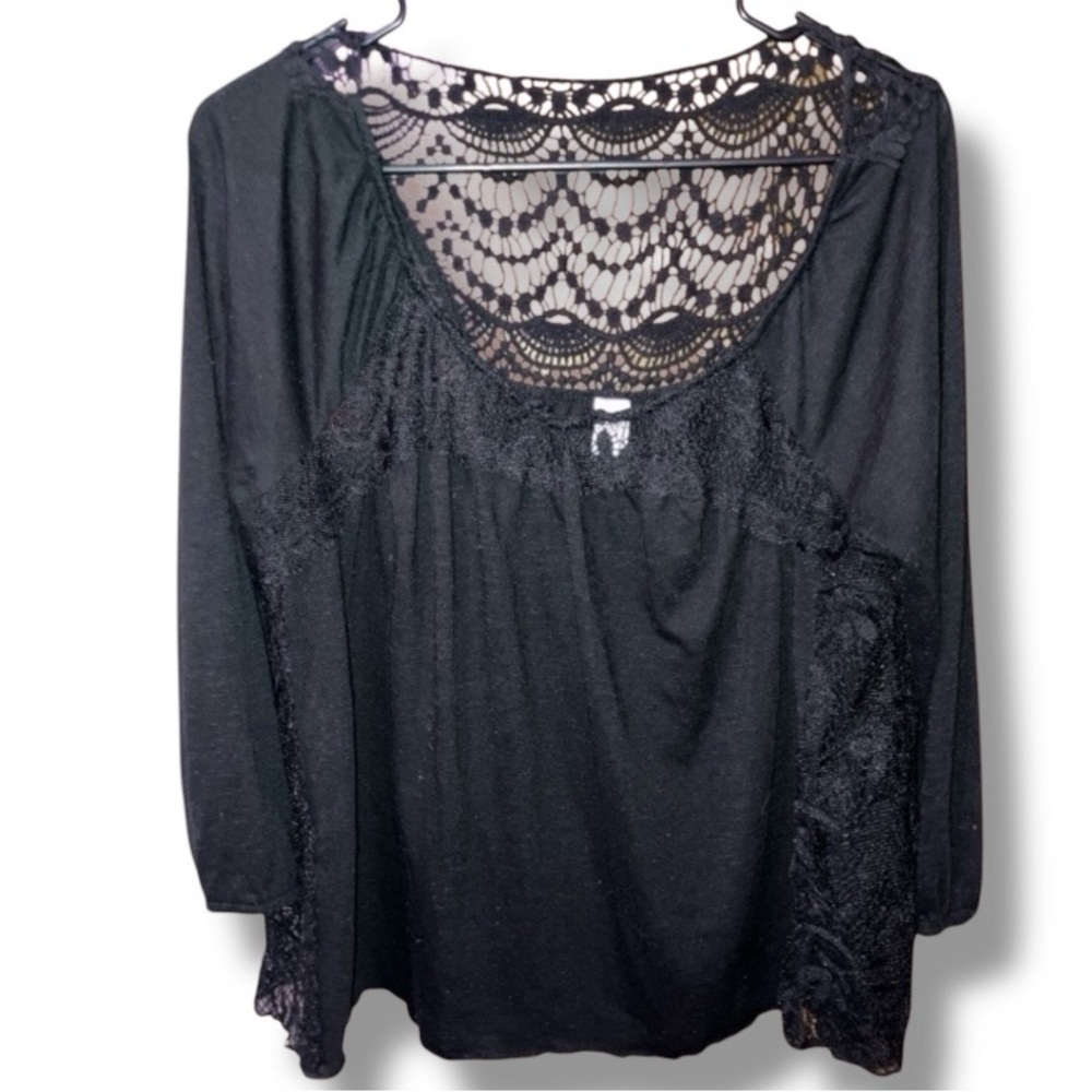 🛍️$2 SALE WHEN BUNDLED| No Boundaries Large Lace Blouse 3/4 sleeved
